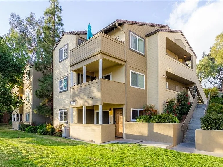 5049 Los Morros Way — Photo 4