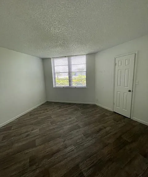 211 Lake Pointe Dr #207 — Photo 3