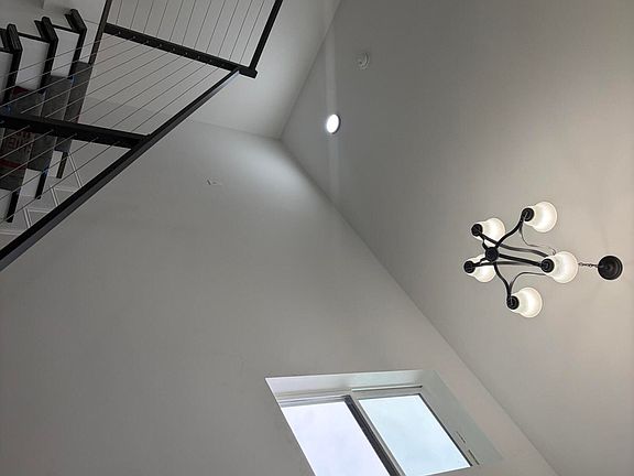 4th image of 512 Moore Rd