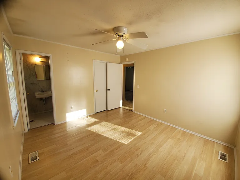 270 Carolina Cir — Photo 14