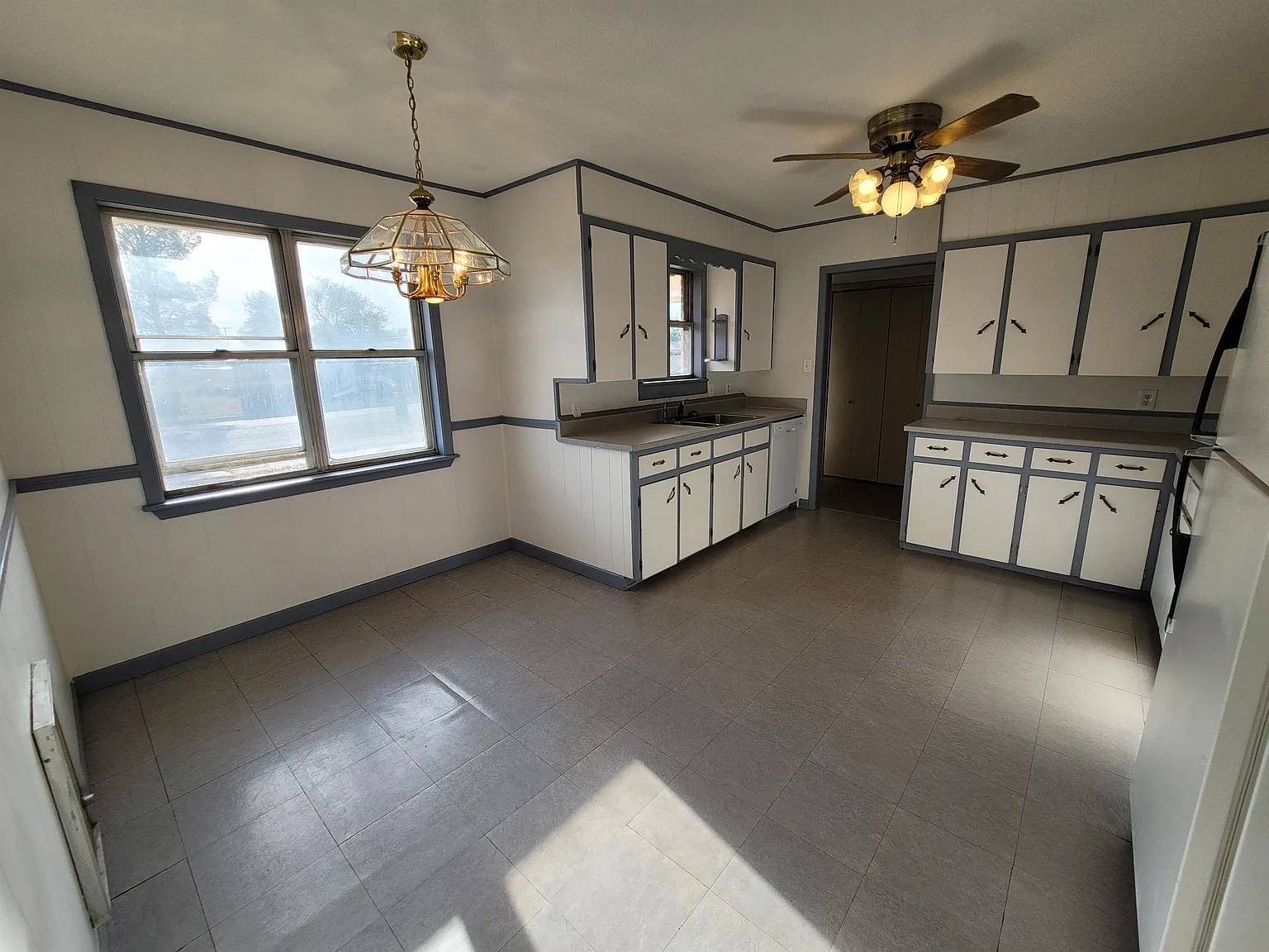 212 N Globe Ave - 1 — Photo 3