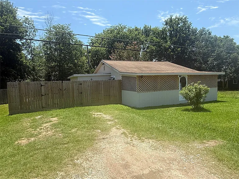 11874 Vanwood St — Photo 1