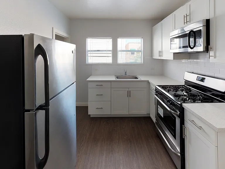 Alex Court Apartments — Photo 11