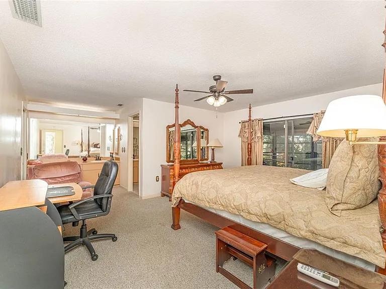 4240 Creekwood Ln — Photo 3