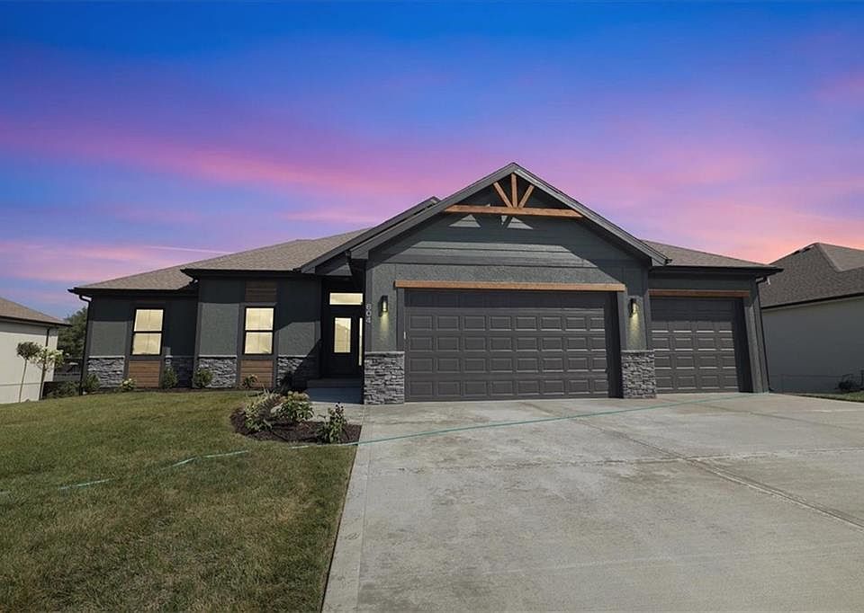 1st image of 604 Blackhawke Dr
