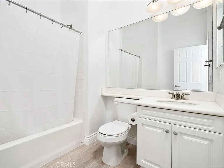 648 W 1st St — Photo 17