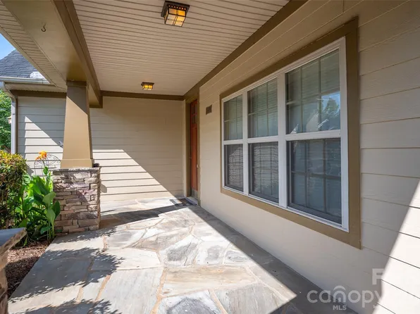 102 Coral Ln, Mooresville, NC 28115