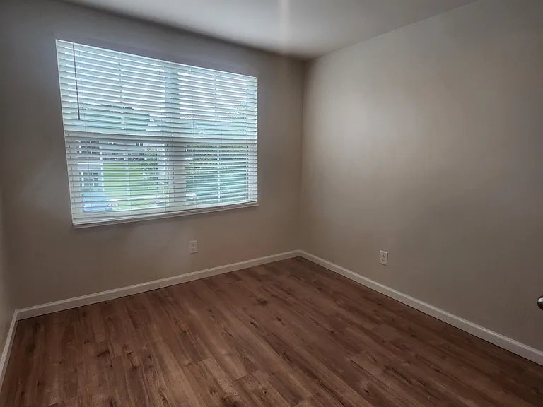 525 Hampton Townes Dr — Photo 13