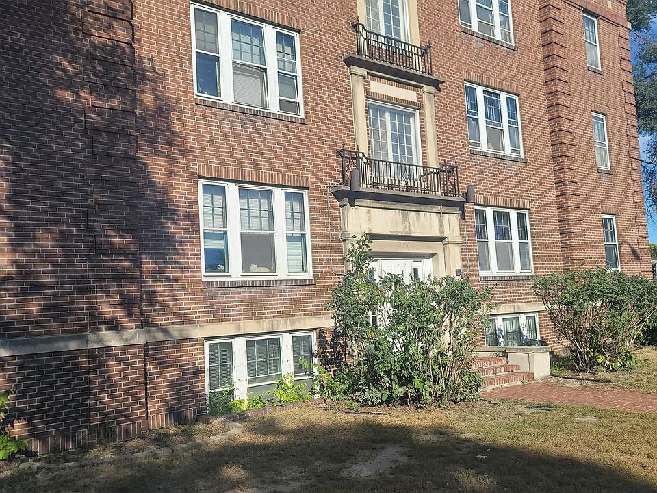 1st image of 813 University Ave SE #204