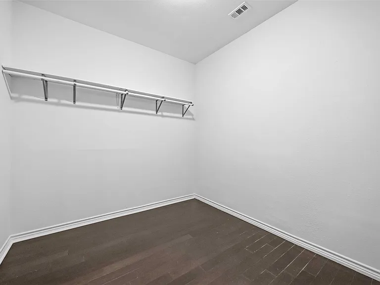 5302 Saxon Dr #1/2 — Photo 17