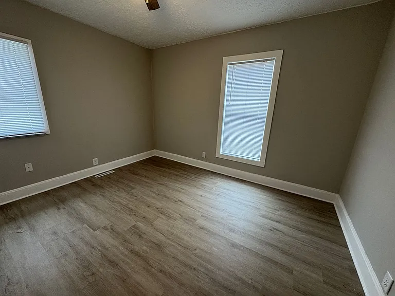 1132 N Oxford St — Photo 15