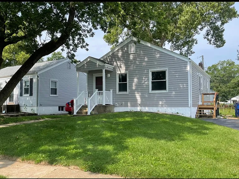 10620 Saint Lawrence Ln — Photo 2