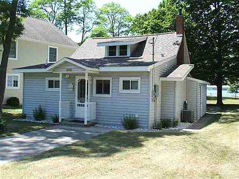 1st image of 582 Cherry Grove Dr