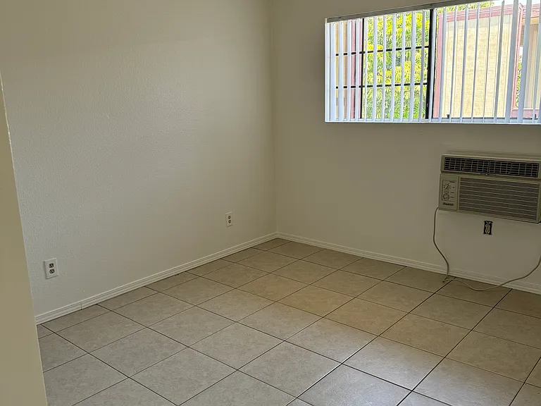 11335 Tiara St #14 — Photo 7