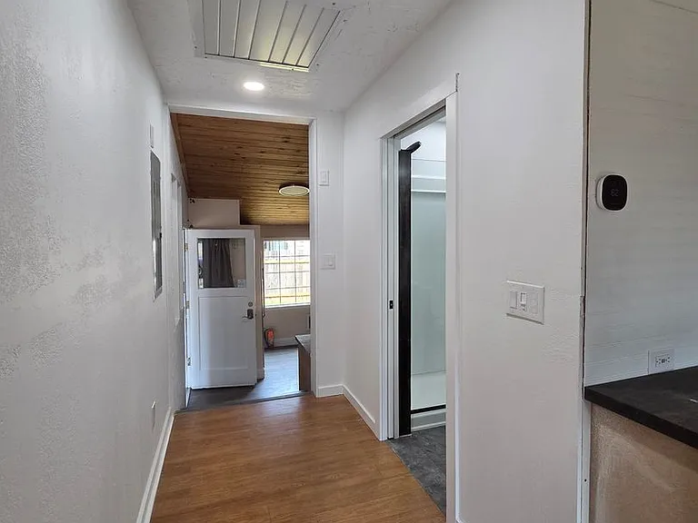 1290 NE Fairgrounds Rd — Photo 11