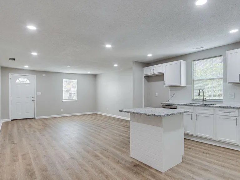 2904 Barron Ave — Photo 5