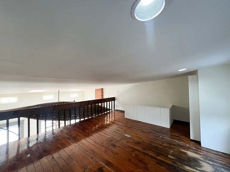 1317 Main St — Photo 12