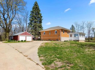 1305 Fischer Rd, Creve Coeur, IL 61610