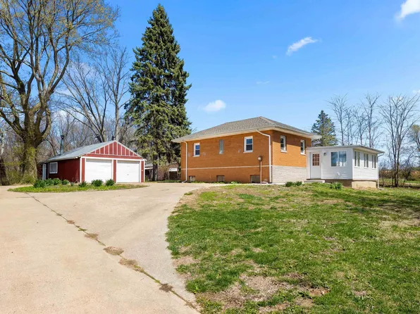 1305 Fischer Rd, Creve Coeur, IL 61610