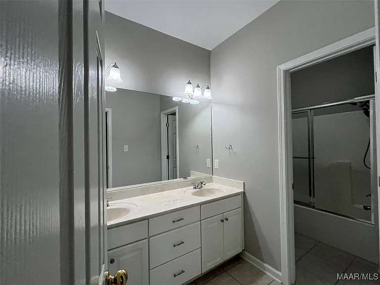 704 Emerald Dr — Photo 41