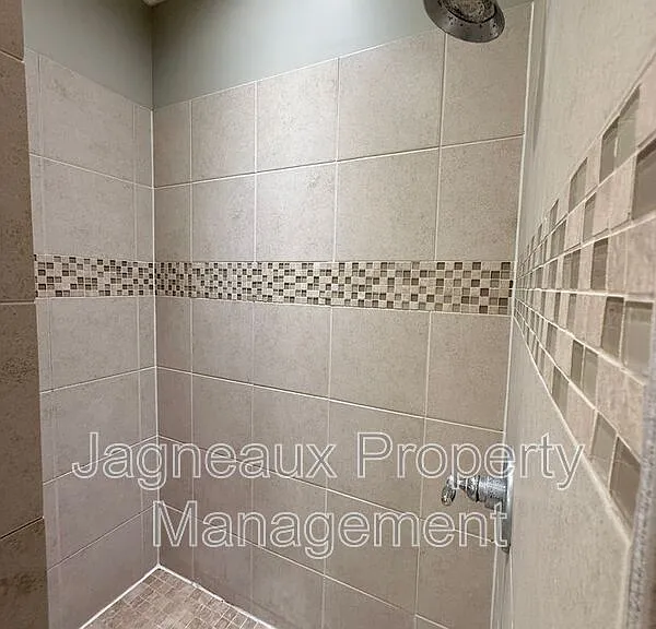 108 Shallowford Dr — Photo 3