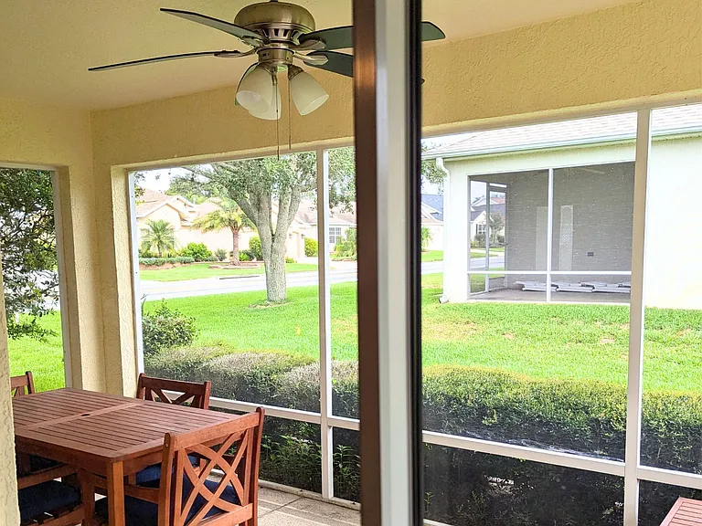 Screened & Furished Lanai