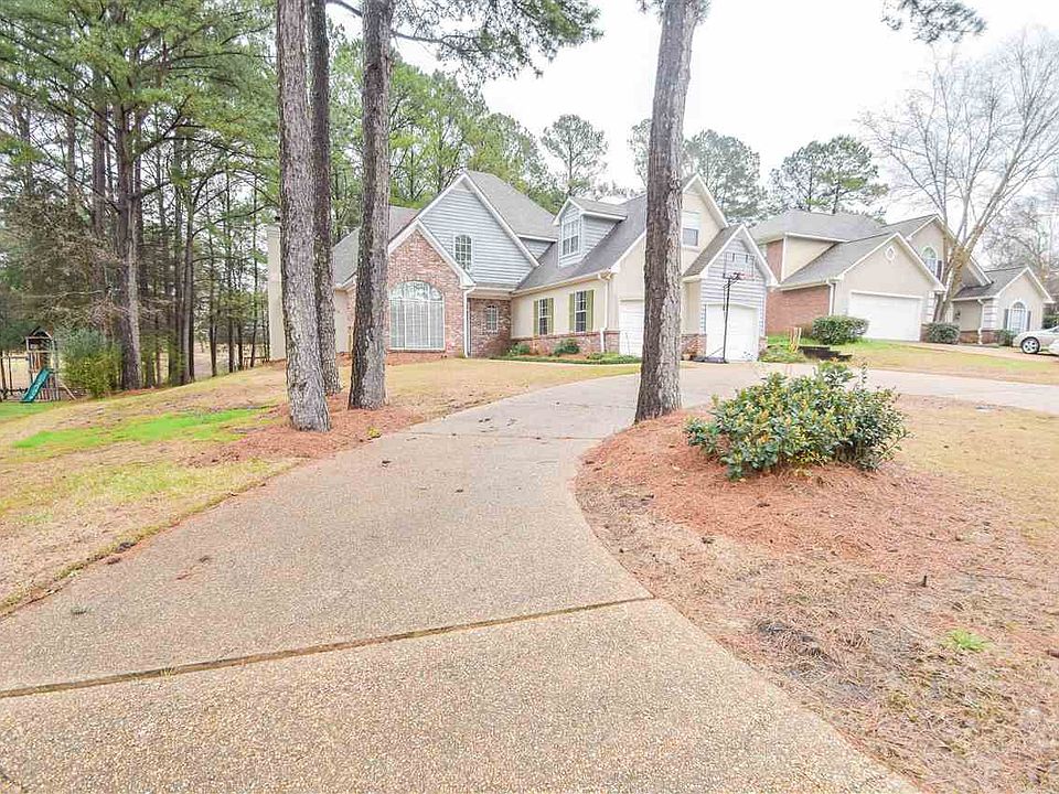 1st image of 402 Woodland Hills Ct