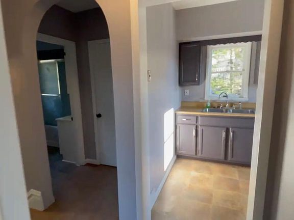 5th image of 1025 Highland Ave #1
