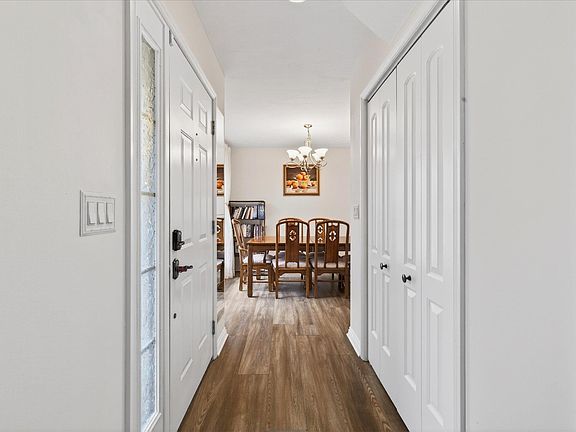 4th image of 1115 E Azalea Ln