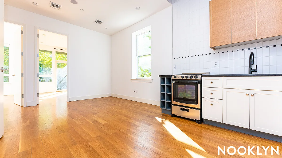 Building Photo - 820 Dekalb Ave #2B