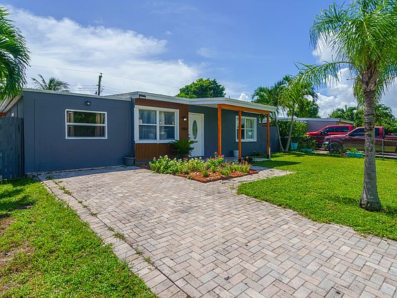 2nd image of 400 Tulip Tree Drive