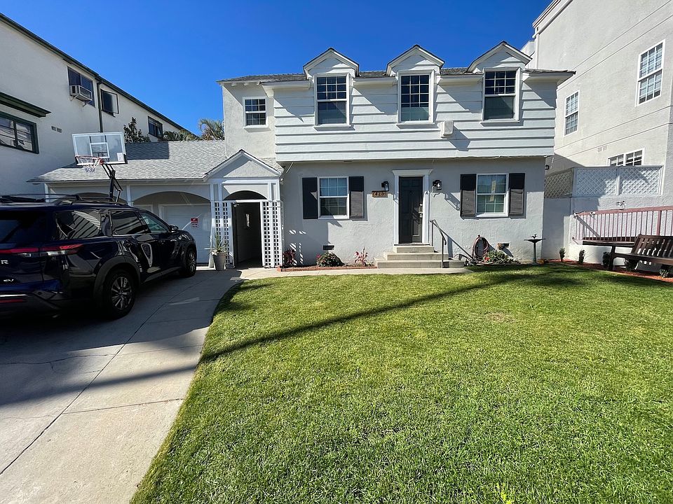 1st image of 429 N Doheny Dr #D1