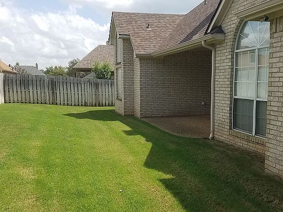 2nd image of 2117 Park Vlg