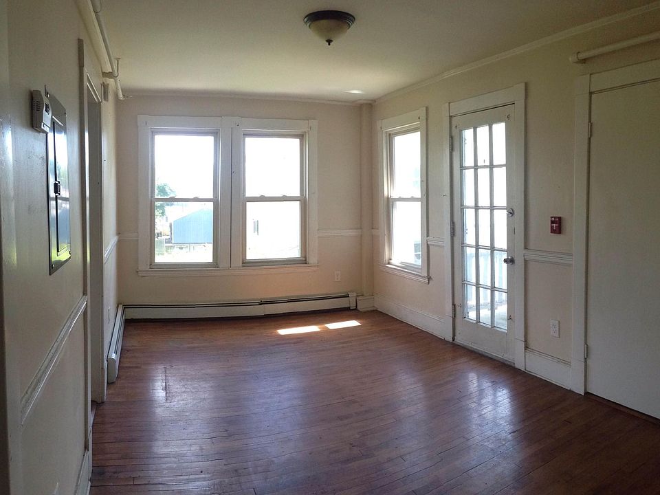 2nd image of 520 Hancock St