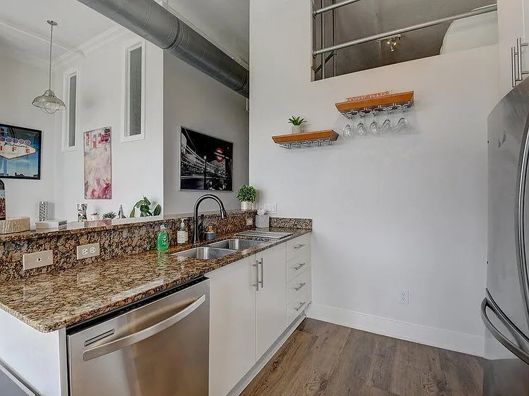 185 NE 4th Ave #210 — Photo 5