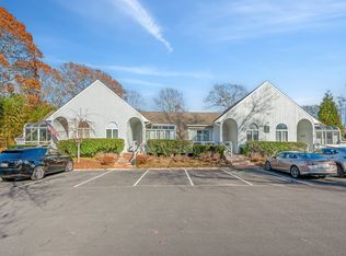 400 Noyack Rd APT C2, Southampton, NY 11968