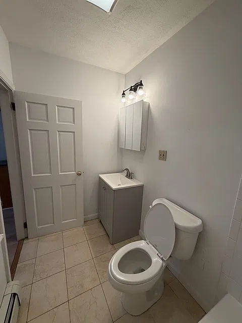 4 bed, 2.0 bath, $6,500 — Photo 3