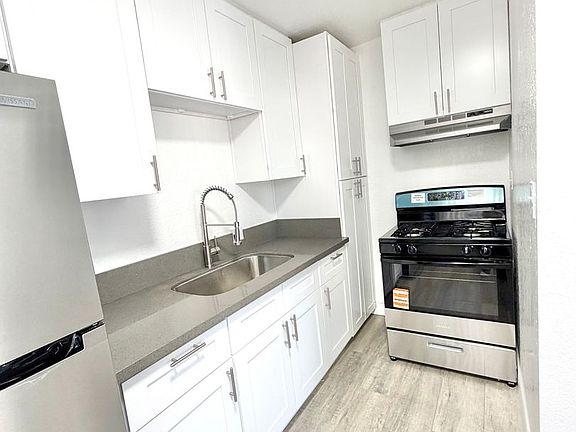 3rd image of 4241 Van Horne Ave #5