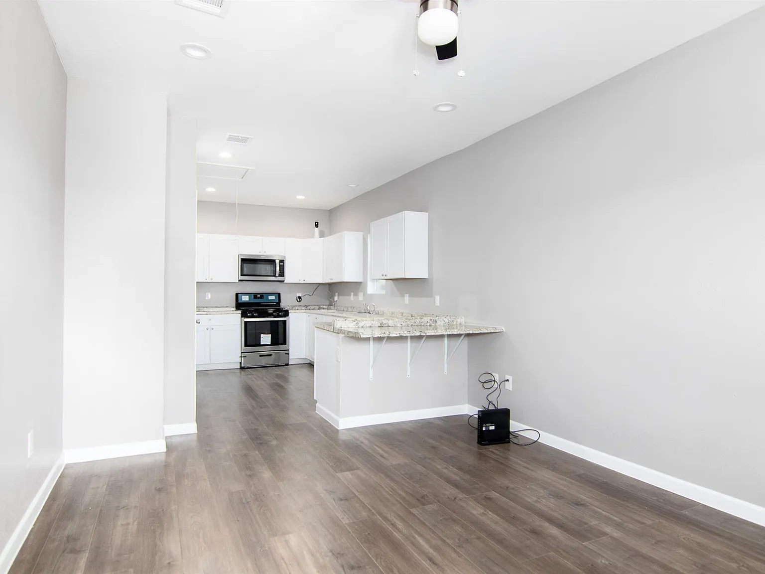 3 bed, 2.0 bath, 1058 sqft, $1,650 — Photo 3
