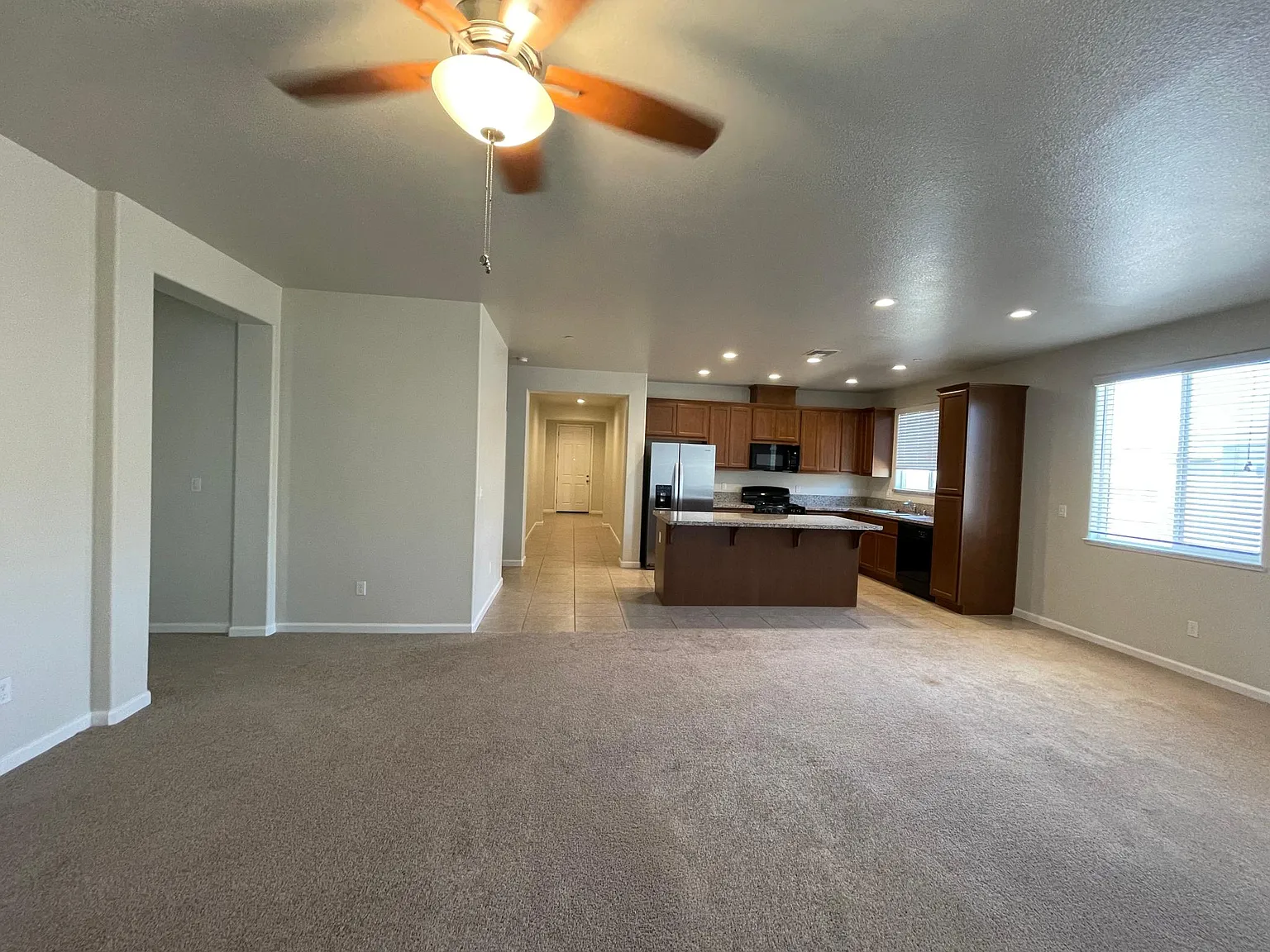 4 bed, 1750 sqft, $2,400 — Photo 4
