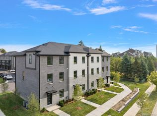 2834 Summers Pl, Troy, MI 48084