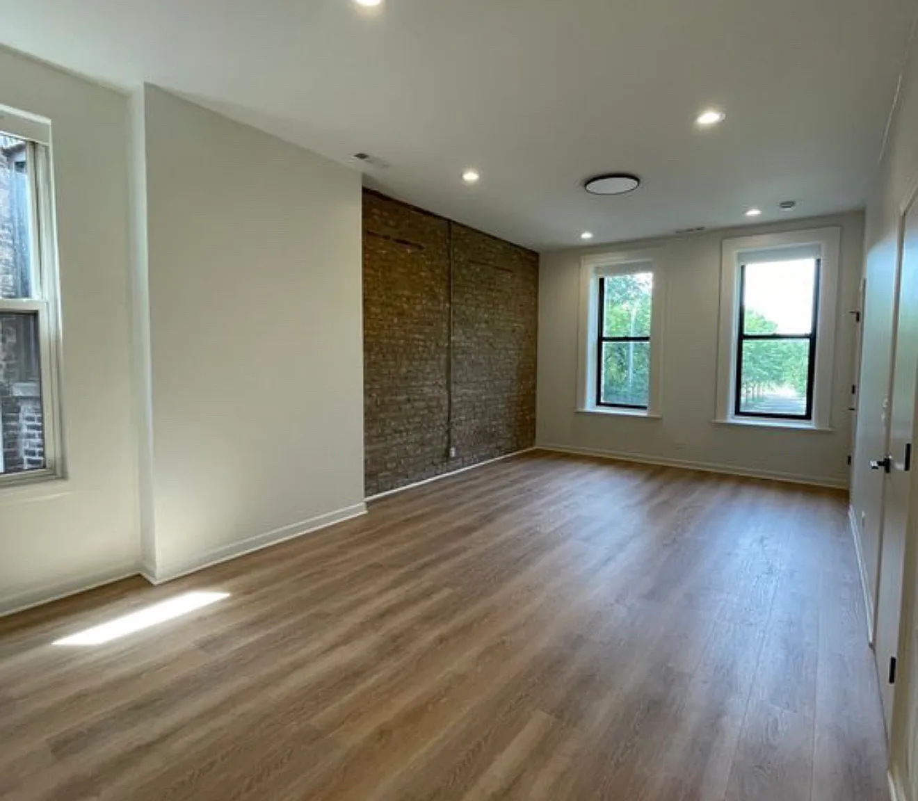 3 bed, 1000 sqft, $2,750 — Photo 4