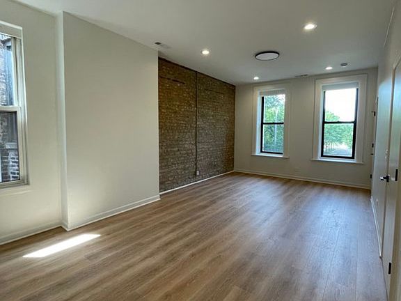 4th image of 1113 S Racine Ave #3