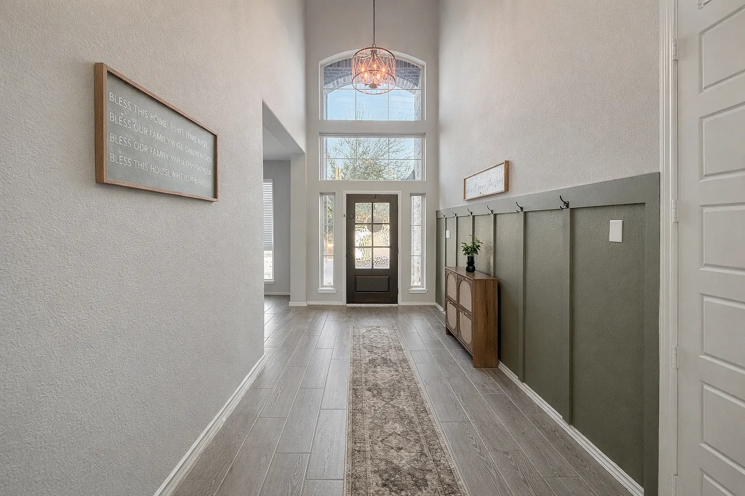4 bed, 2784 sqft, $2,600 — Photo 4