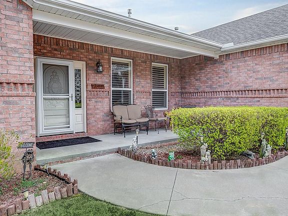 4th image of 17 Newstead Cir