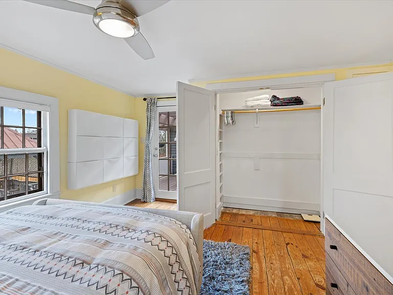 102 N East St — Photo 19