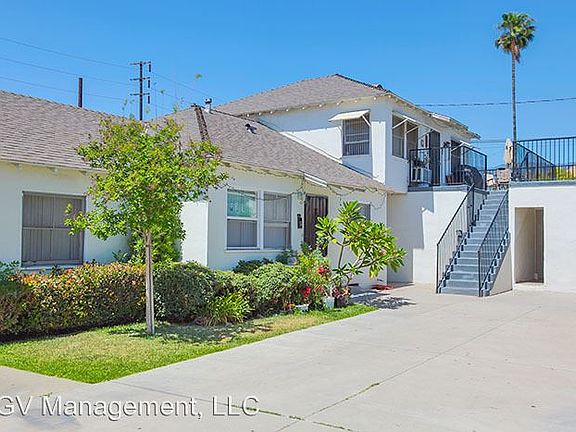 3rd image of 747 W Crescent Dr