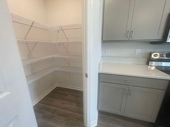 3rd image of 1033 Silas St