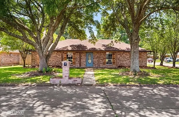 4 bed, 1650 sqft, $2,300 — Photo 1