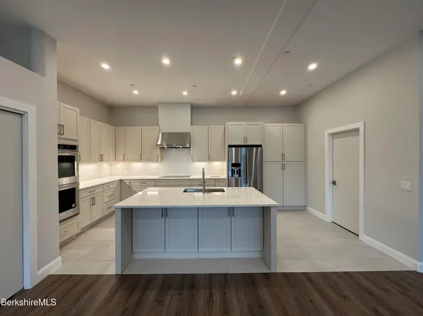 281 Main St #2C, Great Barrington, MA 01230